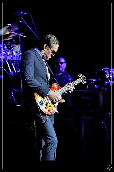 60266  Joe Bonamassa 10-06-2014 (Zz) (p).jpg